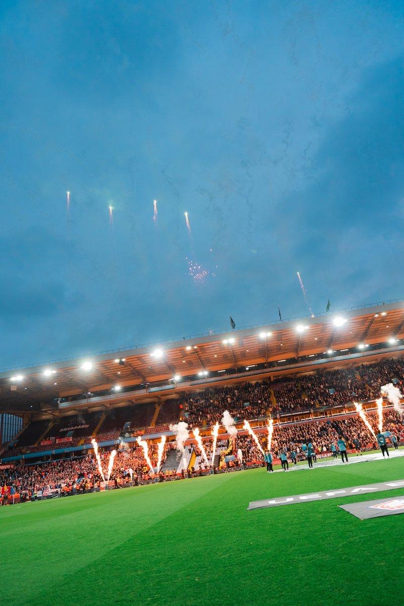 开云体育-阿斯顿维拉主场大胜，保级前景一片光明